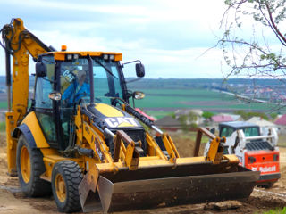 Servicii cu buldoexcavator foto 2