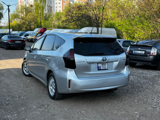 Toyota Prius v foto 4