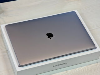 MacBook Pro 16 Retina 2019 (Core i7 9750H/16Gb DDR4/512Gb SSD/4Gb Radeon Pro 5300M/16") foto 14