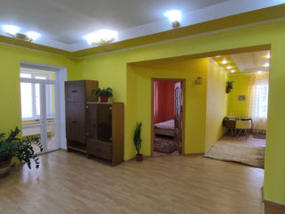 Apartament cu 2 camere, 83 m², Centru, Bălți foto 2