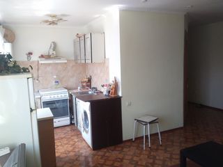 Apartament4/4 cu  reparatie mobilata. foto 3