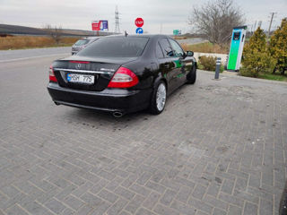 Mercedes E-Class foto 2