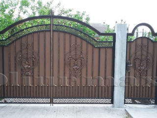 Copertine, porți, garduri,balustrade,  gratii, uși metalice și alte confecții din fier forjat. foto 7