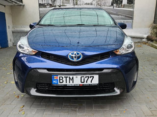 Toyota Prius v foto 3