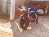 Suzuki GSX750R foto 1