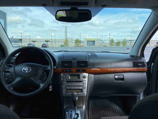 Toyota Avensis foto 6