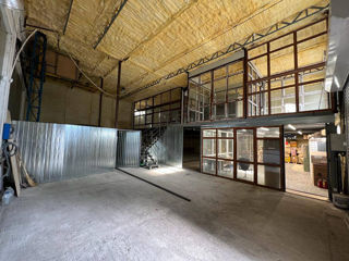 Chirie. Depozit + spaţiu oficii - 390 m2. Botanica. CC Plaza - 4,35 €/lună m2! foto 3