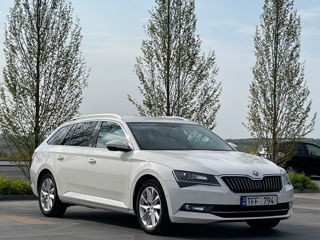 Skoda Superb foto 2