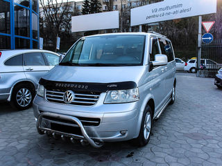 Volkswagen Caravelle foto 1