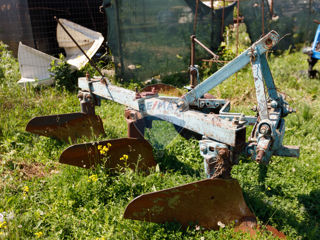 Livadă de prune cu uscătorie si tehnică agricolă foto 20