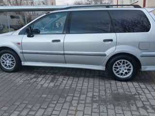 Mitsubishi Space Wagon foto 3