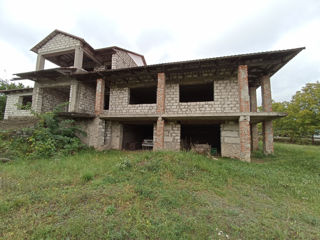 Vind Casa(380m2) pe 33 sote de pamint in or.Riscani str. G. Kotovski 99. foto 1