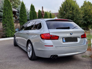 BMW 5 Series Touring foto 3