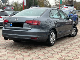 Volkswagen Jetta foto 4