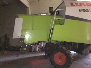 Combina Claas MEGA 360  anul 2007 foto 6