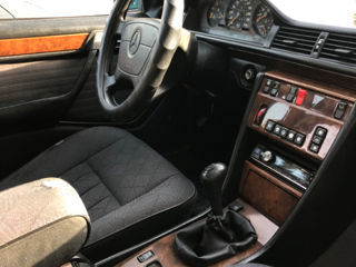 Mercedes Series (W124) foto 3