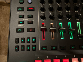 Roland TR-8S Rhythm Performer foto 2