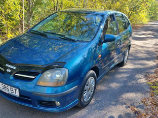 Nissan Almera Tino foto 2