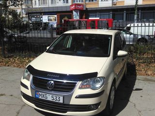 Volkswagen Touran foto 1