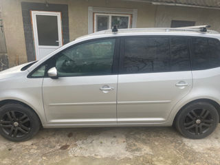 Volkswagen Touran foto 4