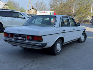 Mercedes Series (W123) фото 2