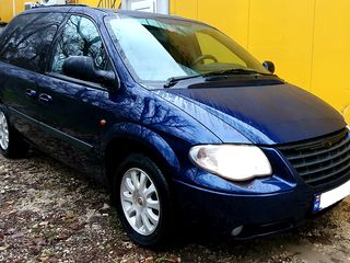 Chrysler Voyager foto 2