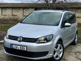 Volkswagen Touran foto 2