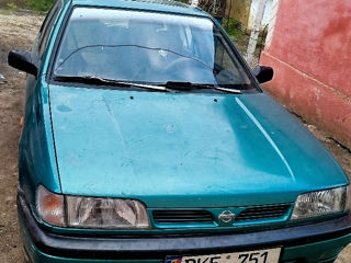 Nissan Sunny foto 2