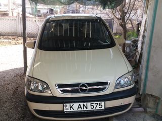 Opel Zafira foto 1