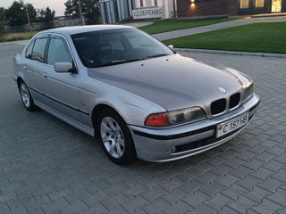 BMW 5 Series foto 2