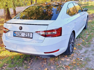 Skoda Superb foto 2