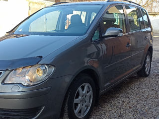 Volkswagen Touran foto 4