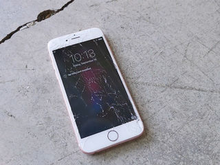 Iphone 7/7+ Треснул экран – на ремонт отдавай нам! foto 1