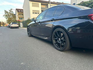 BMW 5 Series foto 2