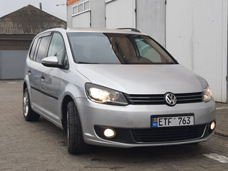 Volkswagen Touran foto 2