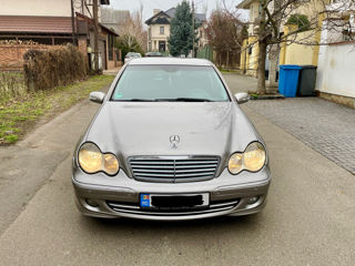 Mercedes C-Class foto 2