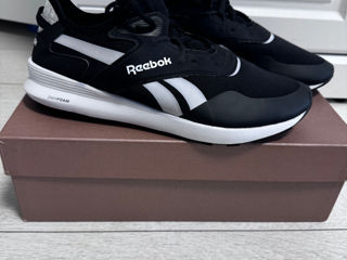 se vind adidasi Reebok