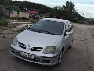 Nissan Almera Tino foto 1