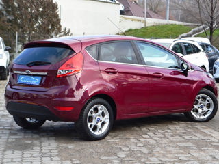 Ford Fiesta foto 2