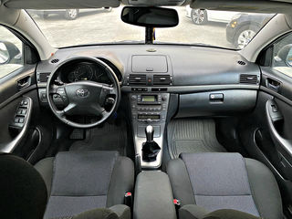 Toyota Avensis foto 5