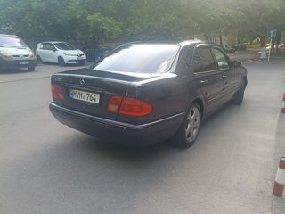 Mercedes E-Class foto 4