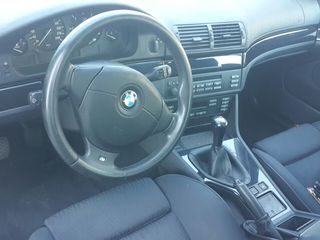 BMW 5 Series foto 3