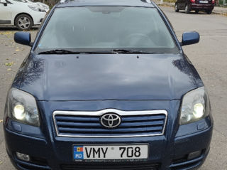 Toyota Avensis foto 2