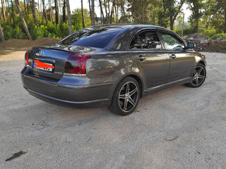 Toyota Avensis foto 4