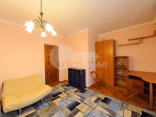 Casă cu 3 nivele, Centru, 425 mp, 3800 € ! foto 7