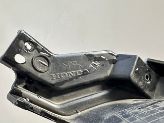Ресничка решетки радиатора grill правая Honda Accord 18-22 темный хром, царапины, песок foto 4