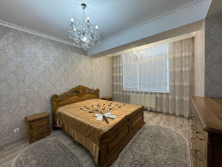 Apartament cu 2 camere, 80 m², Centru, Chișinău foto 1