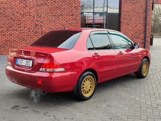 Mitsubishi Lancer foto 3