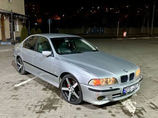 BMW 5 Series foto 2