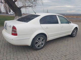 Skoda Superb foto 2